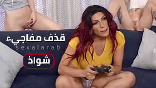قذف مفاجئ على وجهي وأنا بلعب - Jessie Dubai شواذ سكس مترجم 