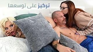 سكس مترجم شقراء قصيرة الشعر تتوسع طيزها على زب زوج أمها 