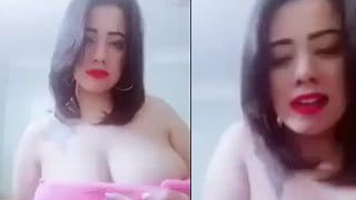 سكس مترجم مصرية سكرانة شرموطة تتناك بقوة وكسها يوجعها 